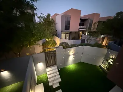 للبيع تاون هاوس من افخم الشقق  في مشروع مسار