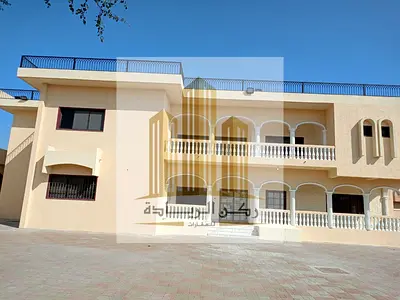 للبيع فيلا فاخرة زاوية على شارعين في الخزامية