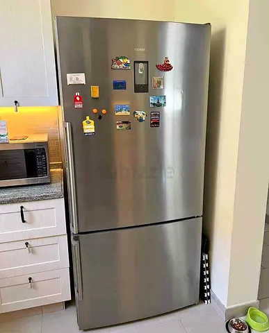 Siemens iq700 new model bottom freezer same like new conditon for sale