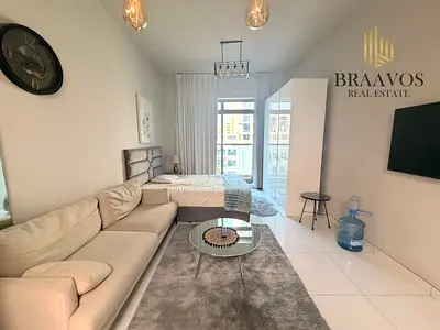 12 CHEQUES | FURNISHED | POOL VIEW | READY