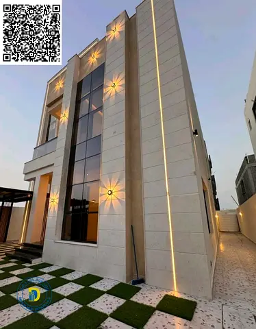 For sale: A stunning villa in Al-Haliou area. 6 bedrooms, living room, majlis, and roof terrace. Attractive price.