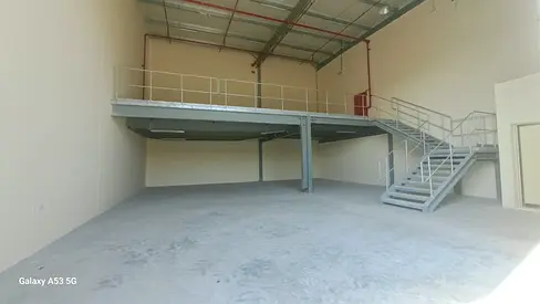 Warehouse in Sajaa Industrial Area, 2,500 sq.ft, suitable for all services, AED 120,000/year.