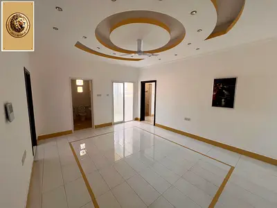 للايجار غرفتين و صاله ثلاث حمامات و بلكونه خزائن في الحائط مساحات واسعه و موقع مميز بجانب شارع عمار خلف السفير في الجرف 2 ب 41 الف.