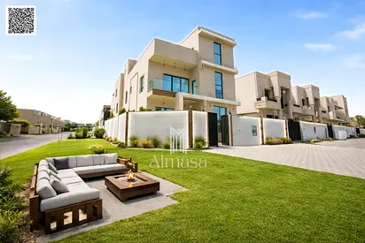 فيلا فاخرة للبيع في منطقة الحليو 2 بموقع سكني هادئ ومميز، مناسبة للسكن العائلي الراقي وتوفر مستوى عالٍ من الراحة والخصوصية.