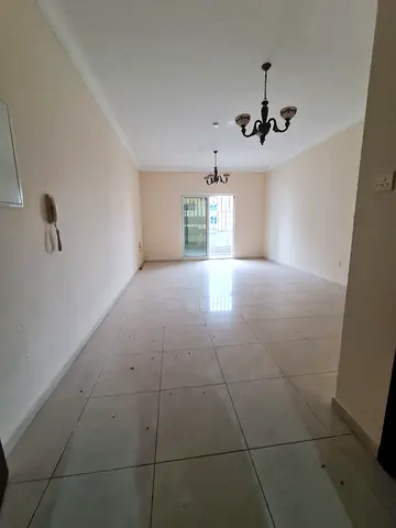 شقة غرفتين وصالة للإيجار بالقصباء – بركنيج مجاني وموقع مميز