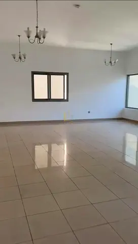 للبيع شقة مع اطلالة بحرية في برج السرحي