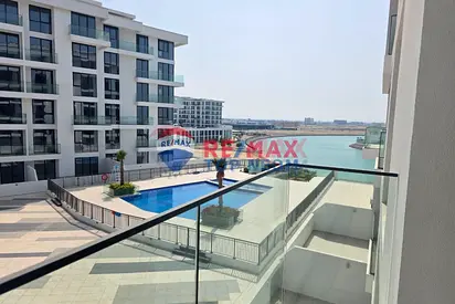 PRIME LOCATION - WATERFRONT VIEW - LUXURY LIVING