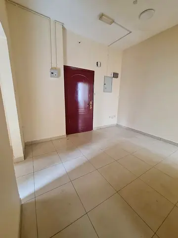 One bedroom and living room for rent in Al Naba'a, excellent size, balcony, central air conditioning and central gas, clean building, payment in 4 ins
