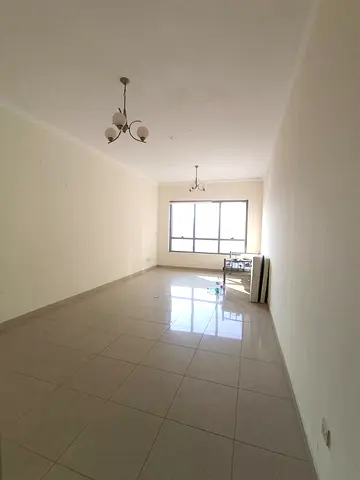 للايجار السنوي في الشارقه منطقه المجاز2 3غرف وصاله منفصله و3 حمام وبالكونه موقع مميز قريب جدا من كورينيش المجاز قريب من جميع الخدماتـ