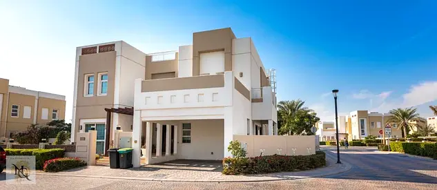 اراضي للبيع في الشارقة/مدينة خالد بن سلطان / لبناء تاون هاوسس والفلل /شارع خورفكان / شارع القاسمية