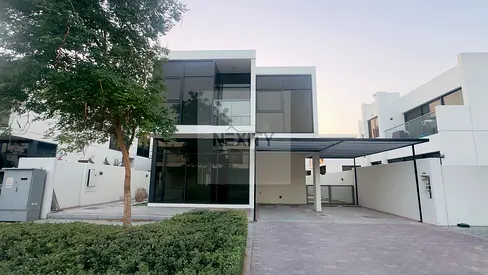 SINGLE ROW | FACING PARK & POOL | 6 BR | VACANT| PRICE REDUCED