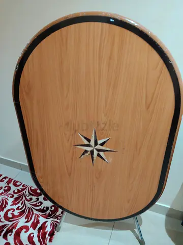 Stylish Oval Coffee Table with Inlay Design