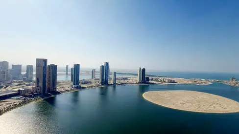 للبيع شقة من اجمل الشقق مع اطلالة بحرية امامية في برج اساس