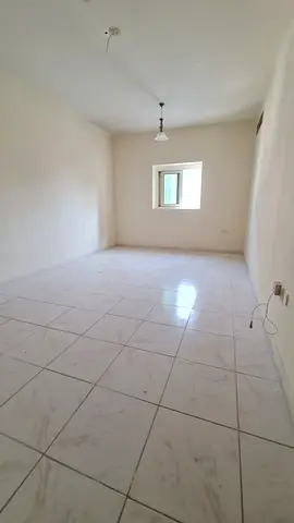 شقة غرفة وصالة مميزة ب 2 حمام للإيجار بالقاسميّة المحطة