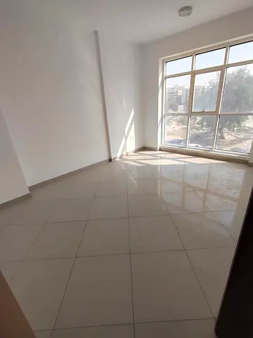 Second tenant for a one-bedroom apartment with a living room, excellent spaces in Mueilah. The price is 36,000, payable in 4 or 6 installments. The de