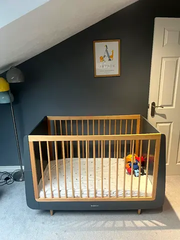 Snuzkot cot bed and drawers