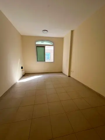 كاميرات مراقبة تعمل على مدار 24 ساعة  برج عائلي بالكامل  مواقف خارجية مجانية فقط  صيانة ممتازة طوال العام  الموقع والمعالم القريبة:  مول  سوبرماركت  م