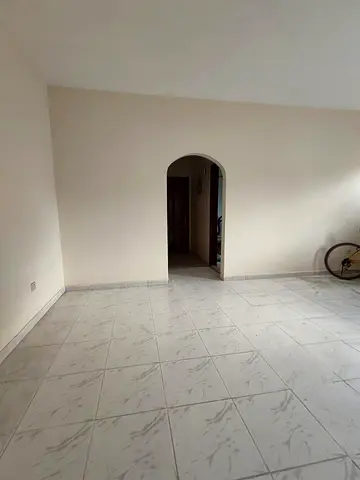 عرض محدود لغرفه وصاله بالشارقه البوطينه سكن عائلي مناسب لاسره صغيره بسعر مناسب 26 الف فقط بالقرب من جميع والخدمات وبالقرب من مستشفى زليخه