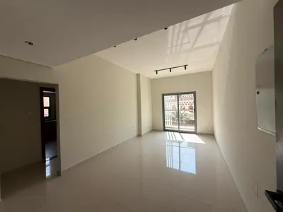 3 غرف وصاله بالنعيميه 1قريب من مدرسة الحكمه وقريب من شارع الاتحاد