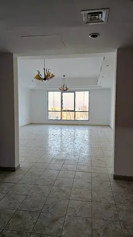 للبيع شقة مميزة مع اطلالة رائعة على بحيرة خالد في برج الدانه في المجاز3