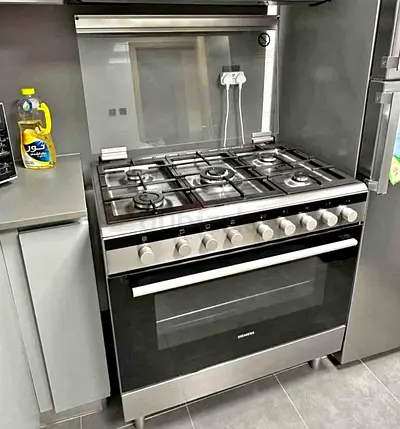 Siemens Latest model full Gass cooker 90cm For Sale Same Like New