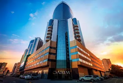 شقة واسعة بمساحة ١١٩٠ قدم مربع | طابق مرتفع | إطلالة على الخور | برج أورينت A2