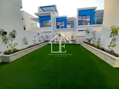 Unfurnished | Private Backyard | Community View