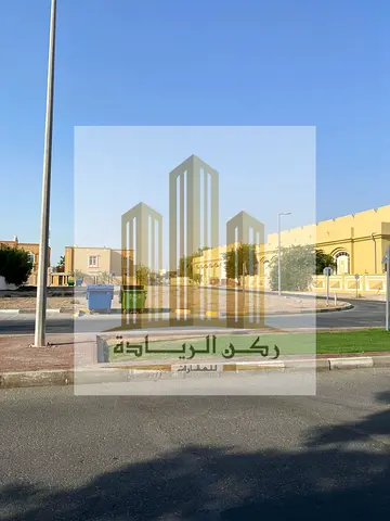 أرض زاوية للبيع في القوز – الشارقة موقع مميز