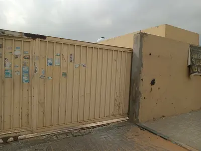 متاح حوطه تجاريه في منطقه الشارقه الصجعه "الحنو" تحت الصيانه بالكامل مع  كهرباء نظامي عاديه بمساحه 14000قدم