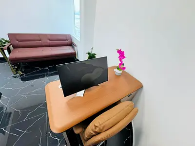 Beautiful office with Bank account assistance |Free Amenities