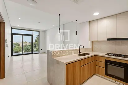 Bright Brand New Unit | Kitchen Appliances