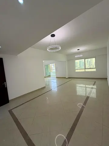 للبيع شقة 3 غرف وصالة في برج المروة 3