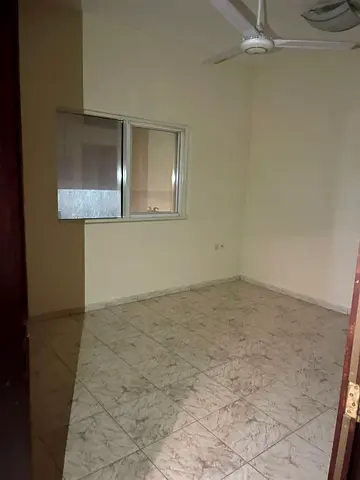 عرض محدود غرفه وصاله تكييف مركزي بالشارقه النباعه سكن عائلي حصرا في موقع مميز قريب من جميع الخدمات