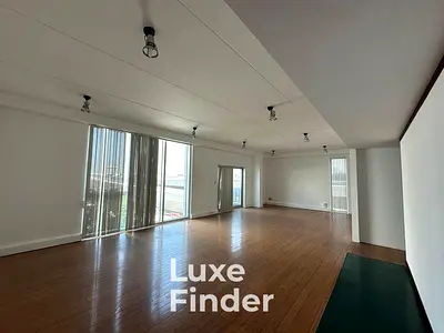 Vacant I Optional Layout I Premium Office Studio