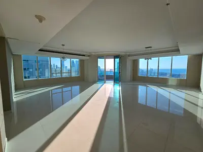 شقة فاخرة للبيع  إطلالة بحرية كاملة على بحر الخليج