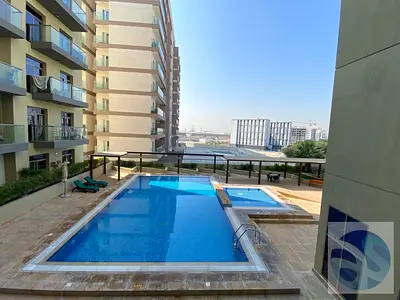 Pool View ! Next to Metro ! Studio