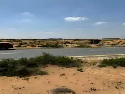 أرض تجارية زاوية مميزة للبيع في روضة القرط – قرب السيوح والمشاريع التطويرية الكبرى