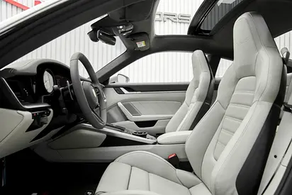 2025 Porsche 911 thumbnail 9