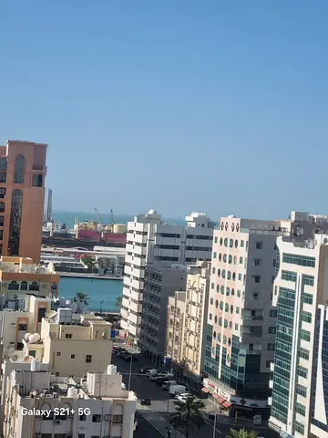 للايجار السنوي في الشارقه بالتـحديد منطقه الروله  غرفه وصاله ب مساحه ممتـازه وتـسهيلاتـ في الدفع