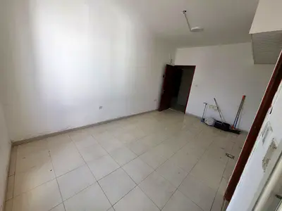 Studio apartment with a balcony, excellent space - prime location in Al Rawda