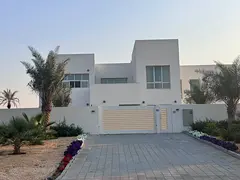 Spacious 5 bed + Maid Room + Laundry Room villa with Pool &amp; big garden for rent in Muhaisnah 1