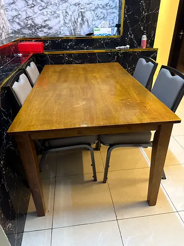 Solid Wooden Dining Table with Stylish Chairs
