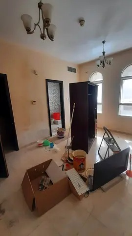 استوديو للإيجار في البوطينة، مطبخ منفصل، تكييف مركزي، موقع هادئ ومناسب للسكن.