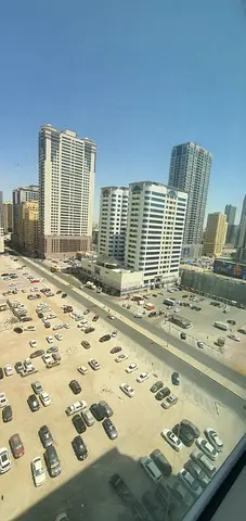 للبيع شقة غرفة وصالة إطلالة أمامية على الشارع في التعاون