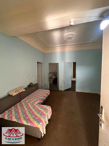 بيت ثلاثة غرف و صاله و مجلس في الرملة