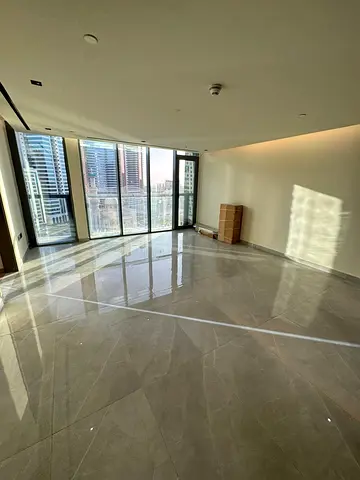 للإيجار بنتهاوس فاخر في واحدة من أرقى وأهدأ مناطق إمارة الشارقة، بمنطقة الممزر المطلة مباشرة على بحيرة الممزر، حيث يجتمع الموقع الاستثنائي مع الفخامة