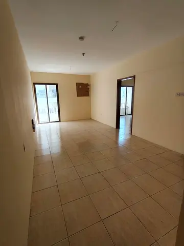 كاميرات مراقبة تعمل على مدار 24 ساعة  برج عائلي بالكامل  مواقف خارجية مجانية فقط  صيانة ممتازة طوال العام  الموقع والمعالم القريبة:  مول  سوبرماركت  م