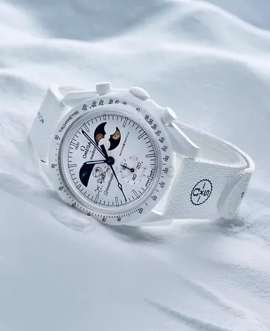 Stylish White Chronograph Watch