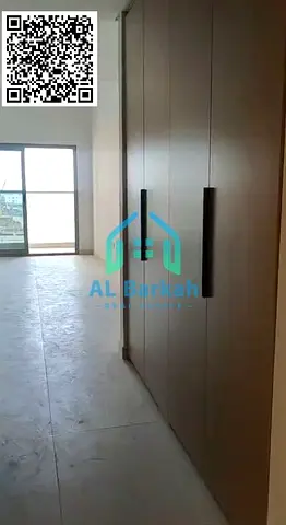 استوديو مميز للبيع في أبراج الريزيدنس يتمتع بتصميم عصري ومساحة عملية مع بلكونة توفر إطلالة رائعة، ويقع في موقع استراتيجي قريب من الخدمات والمرافق الأس