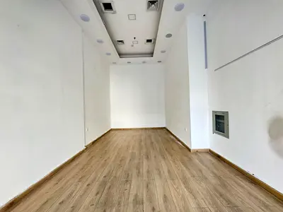 Luxury shop very prime lecation business area ready to move only jest 45k